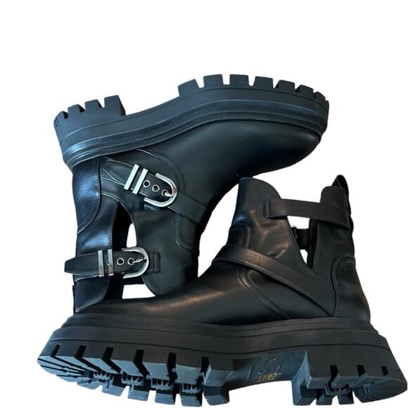 Stuart Weitzman Maverick Bedford Leather Moto Buckled Bootie NEW Size 7.5 - Picture 6 of 8